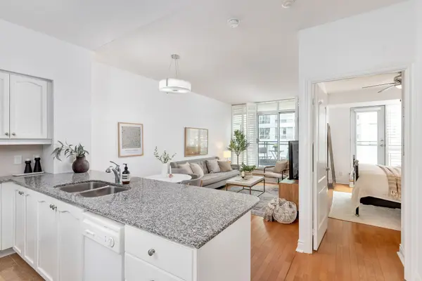 Toronto C10, ON M4S 1A5,319 Merton ST #204