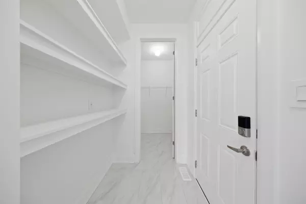 Pickering, ON L1X 0N8,1450 Hawktail PATH