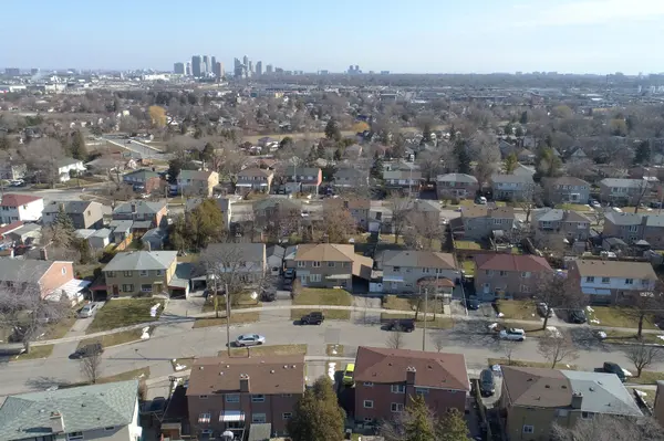 Toronto E04, ON M1P 1S3,101 Bergen RD