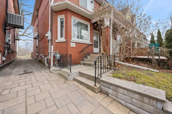 Toronto E02, ON M4L 3T2,61A Waverley RD