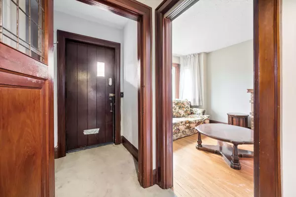 Toronto E02, ON M4L 3T2,61A Waverley RD