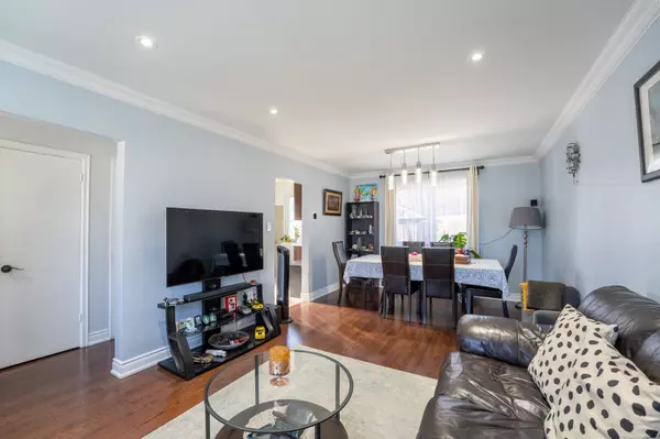 Toronto E04, ON M1L 1Y5,84 Chestnut CRES