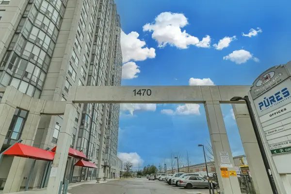 Toronto E04, ON M1P 4Z4,1470 Midland AVE #809