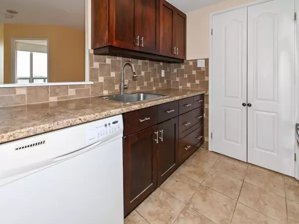 Toronto E04, ON M1K 5J3,1 Greystone Walk DR #1686