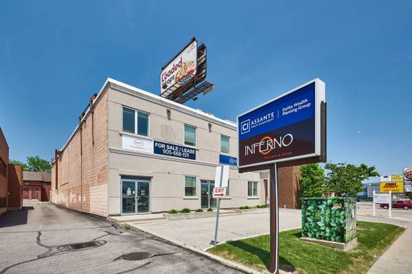 Oshawa, ON L1J 2J9,360 King ST W