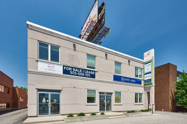 Oshawa, ON L1J 2J9,360 King ST W