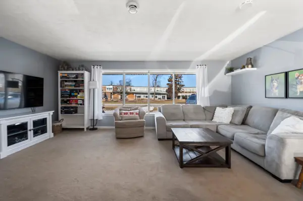 Clearview, ON L0M 1S0,3 Locke AVE