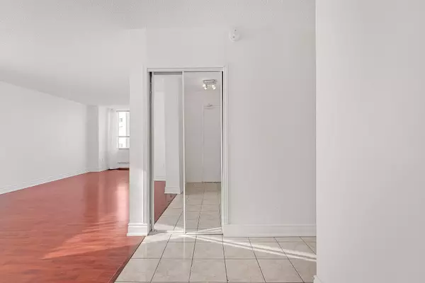 Toronto W09, ON M9R 1S8,320 Dixon RD #513