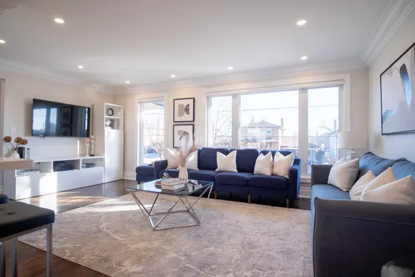 Toronto W04, ON M6L 2B4,92 Beckett AVE