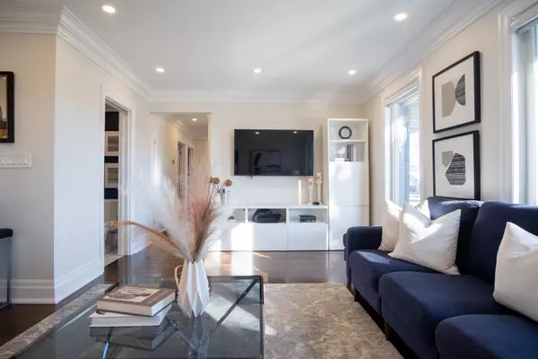 Toronto W04, ON M6L 2B4,92 Beckett AVE