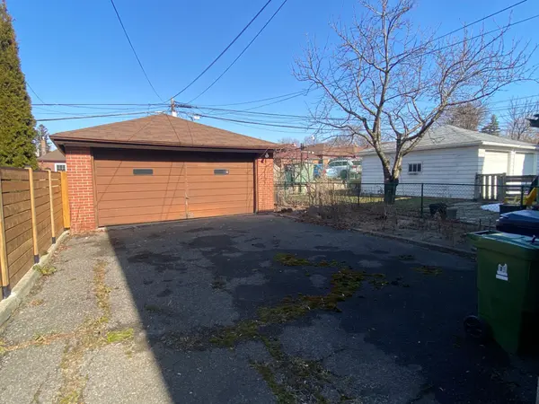 Toronto W04, ON M6M 1W2,44 Lester AVE