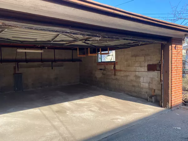 Toronto W04, ON M6M 1W2,44 Lester AVE