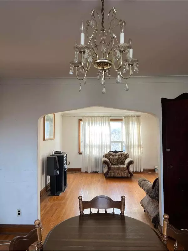 Toronto W04, ON M6M 1W2,44 Lester AVE