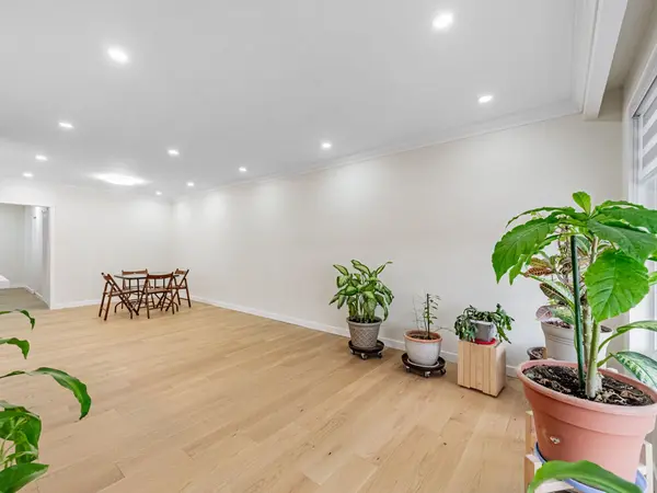 Toronto W05, ON M3L 2B6,37 Brady CRES