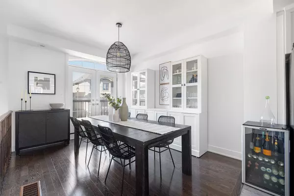 Mississauga, ON L5G 1H9,599 Mermaid CRES