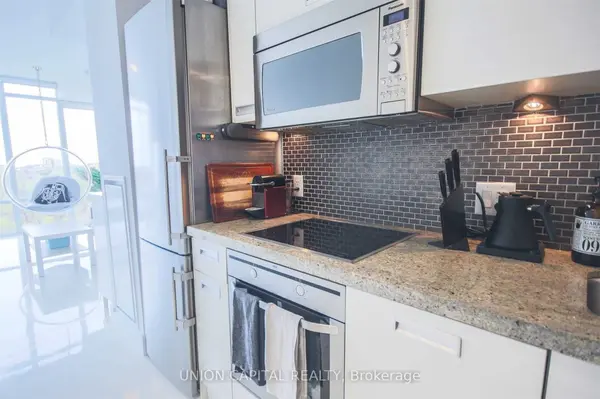 Toronto W06, ON M8Y 0B5,88 Park Lawn RD #1001