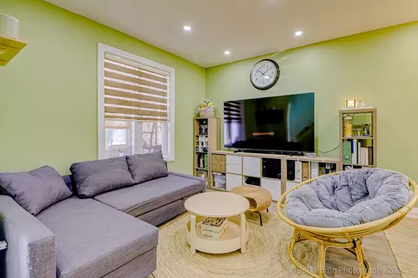 Toronto W02, ON M6P 1T1,64 Vernon ST