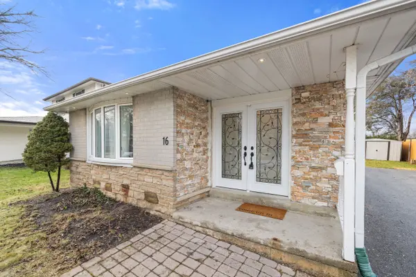 Brampton, ON L6V 2C3,16 Barkwood CT