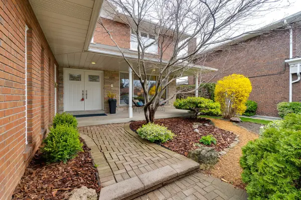 Mississauga, ON L4X 1V9,3595 Ponytrail DR