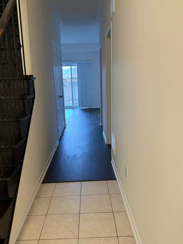 Mississauga, ON L5M 0R2,3350 THOMAS ST #5