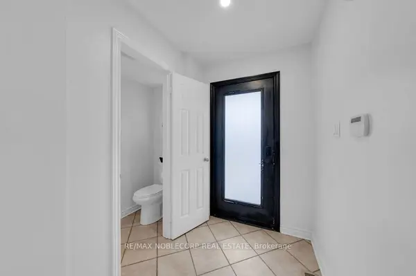 Caledon, ON L7E 2T4,5 Manorwood CT