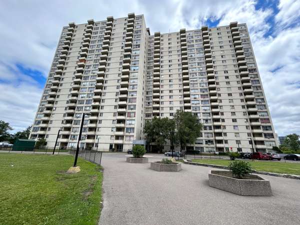 320 Dixon RD #703, Toronto W09, ON M9R 1S8