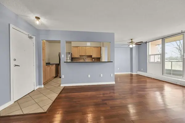 Hamilton, ON L8S 1J5,1964 Main ST W #606