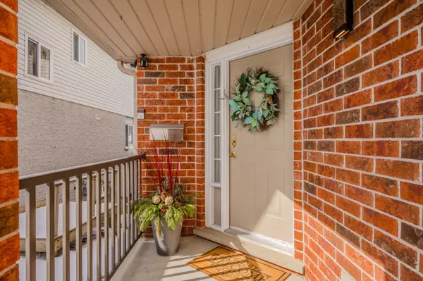 Kitchener, ON N2N 3L8,51 Hollyridge CRES