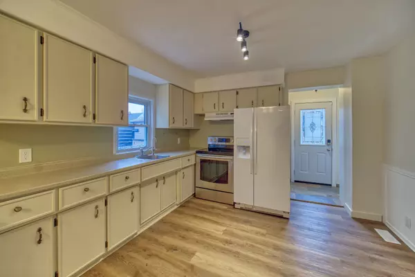 Cambridge, ON N3H 4J4,204 Oakwood AVE S