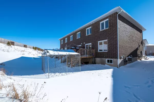 Loyalist, ON K7N 0B2,76 Amy Lynn DR