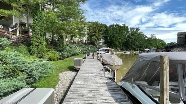 Lambton Shores, ON N0M 1T0,40 ONTARIO ST S #11