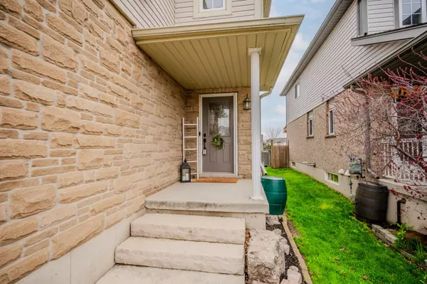 Kitchener, ON N2R 1Y2,20 Seabrook DR