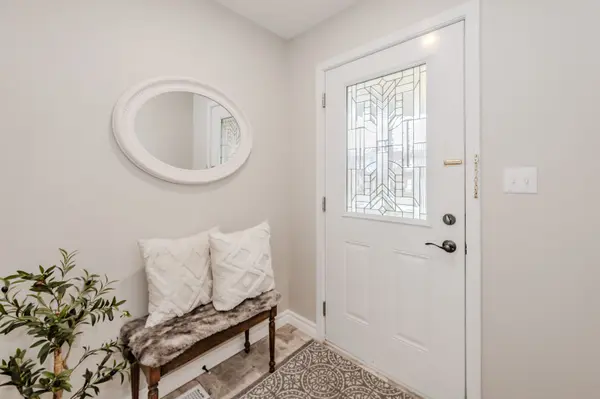 Kitchener, ON N2R 1Y2,20 Seabrook DR