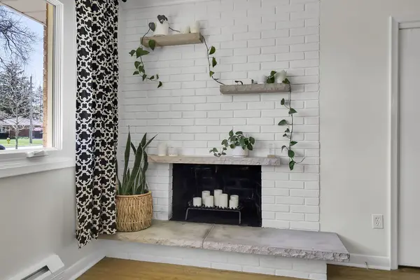 London, ON N5Y 3N1,698 Brant ST