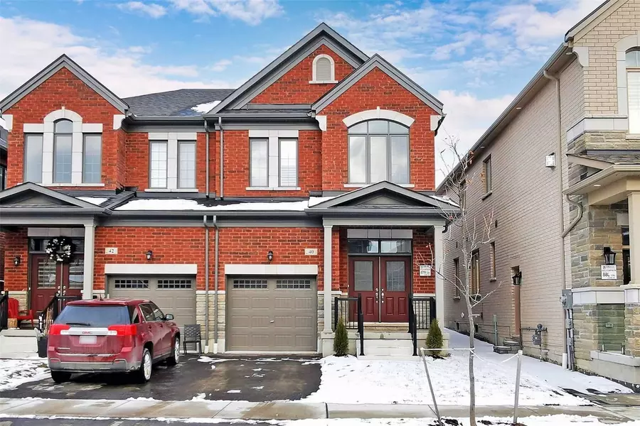 40 Louise CRES, Whitby, ON L1P 0J9