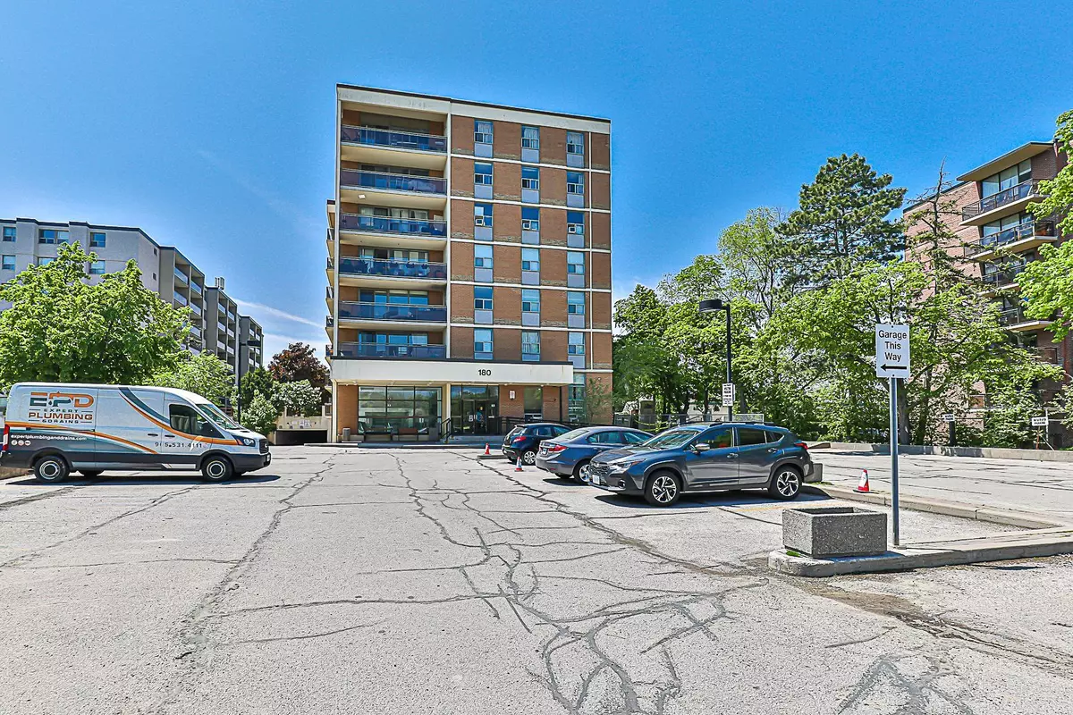 Markham, ON L3T 4X2,180 Dudley AVE #308