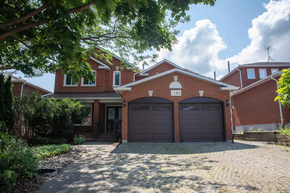 Oakville, ON L6J 7E4,1262 Winterbourne DR