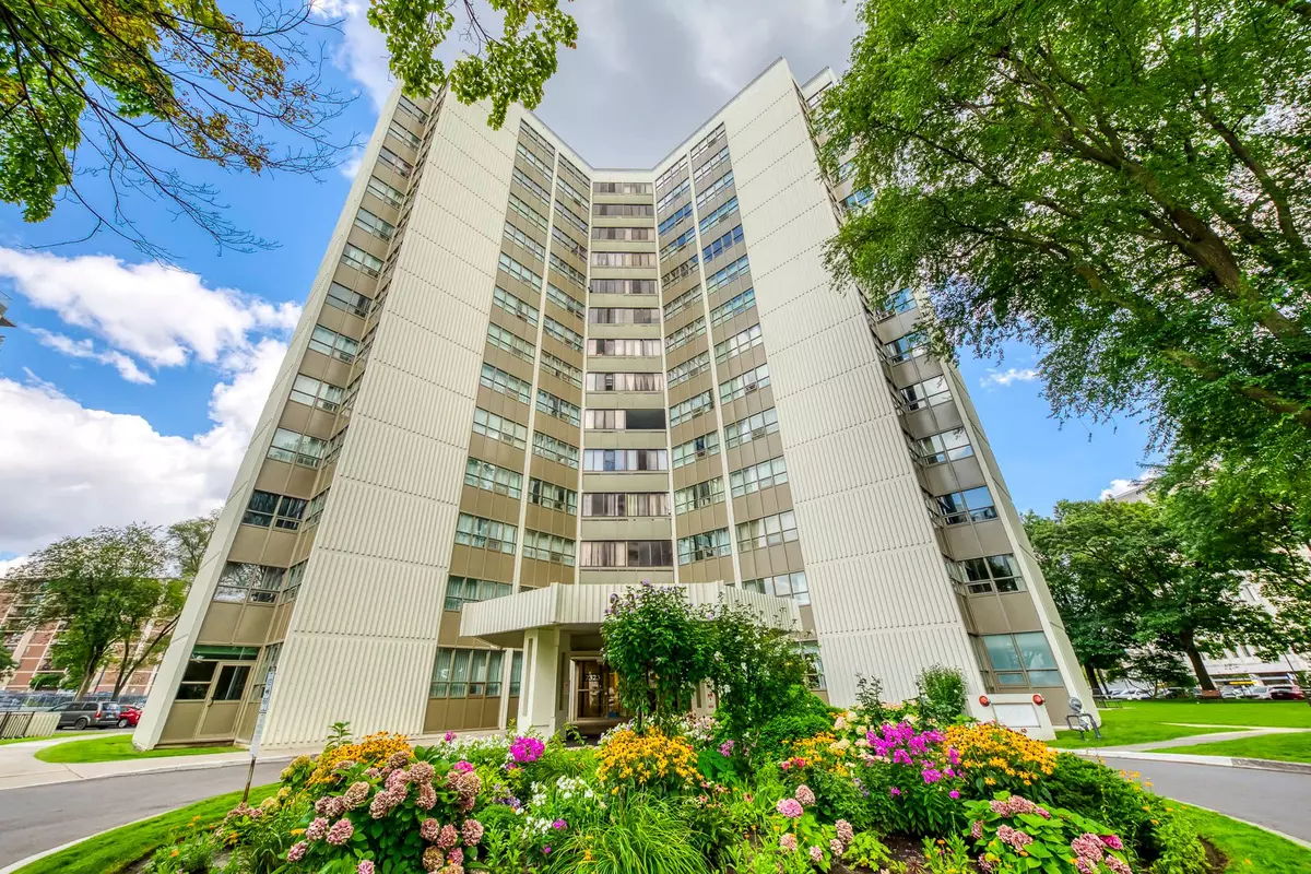 Mississauga, ON L5B 1R6,2323 Confederation Pkwy #802