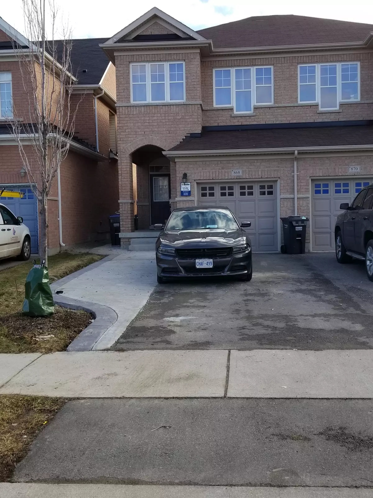 Mississauga, ON L5V 0C7,868 Oasis DR N