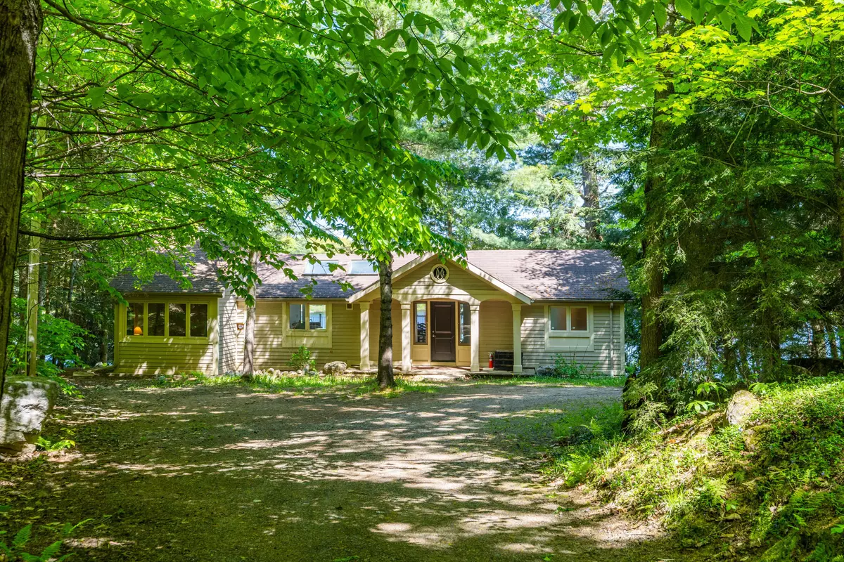 Muskoka Lakes, ON P0B 1J0,1059 Hallet RD