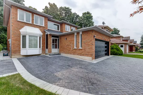 Richmond Hill, ON L4B 1V5,33 Red Oak DR