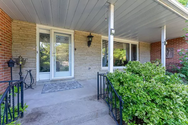 Brampton, ON L6S 1A9,3 Hawthorn CRES