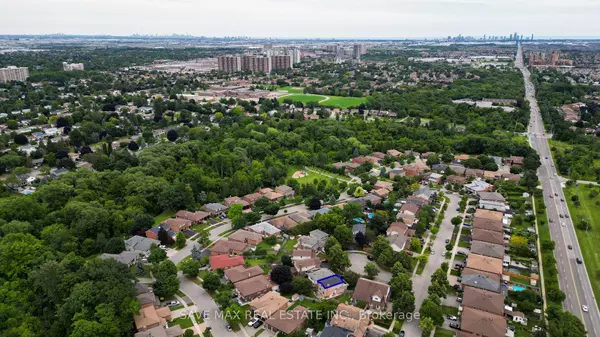 Brampton, ON L6Y 2J8,8 Joanne CT