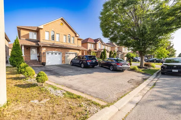 Mississauga, ON L5V 2T5,5816 Gant CRES E