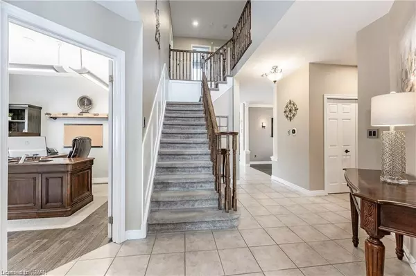 Kitchener, ON N2R 1K7,19 HEARTHWOOD CRES