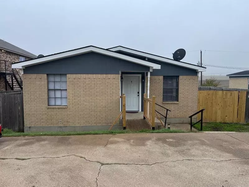 112 Arrowhead Street #B, Fort Worth, TX 76108