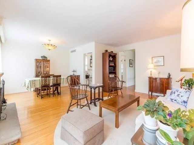 122 Holcolm RD S, Toronto C07, ON M2N 2C9