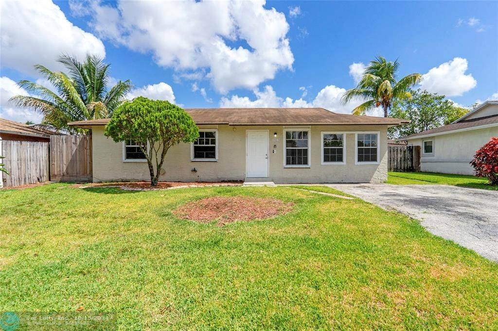 8241 SW 7th St, North Lauderdale, FL 33068