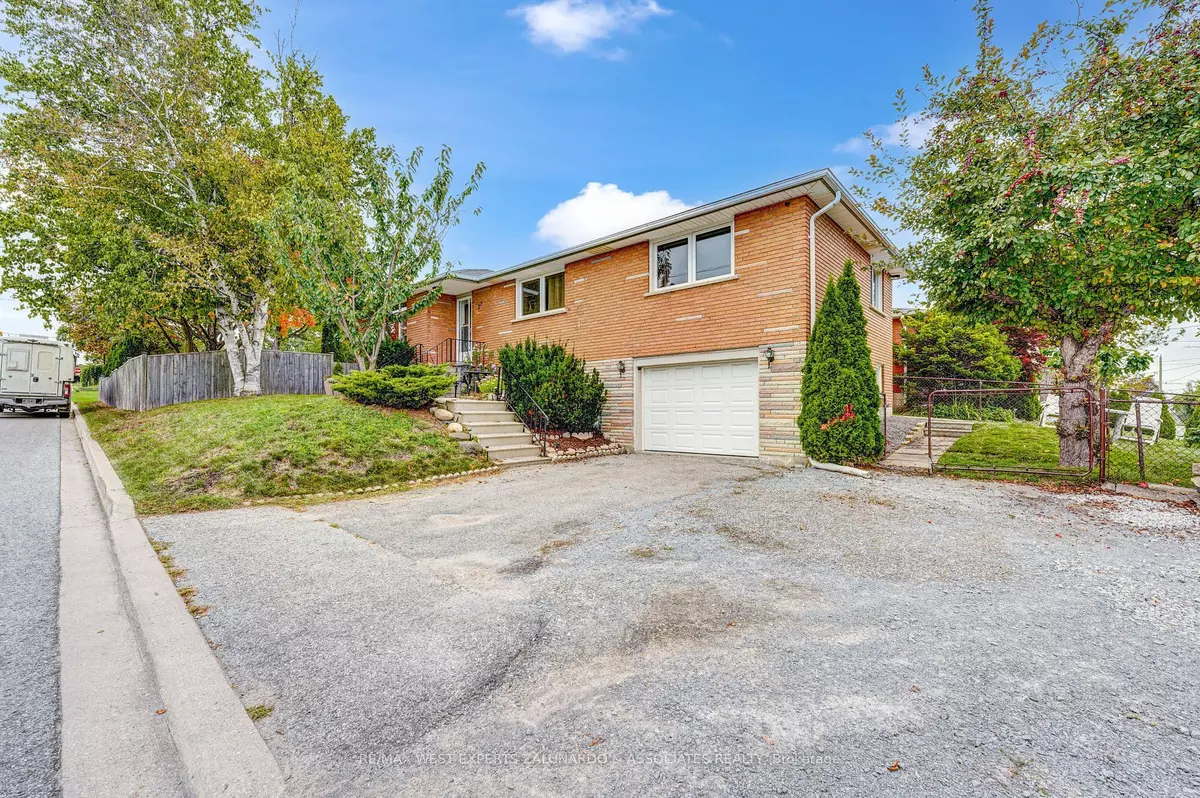 Bradford West Gwillimbury, ON L3Z 1N7,77 Toronto ST #Lower