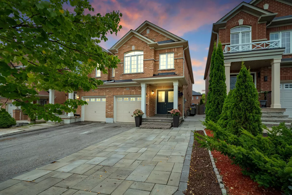 Newmarket, ON L9N 0C2,127 Four Seasons CRES